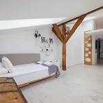 Klimatyzowane Studio Do Pracy Zdalnej W Centrum Krakowa Z Antresola I Wanna By Noclegi Renters